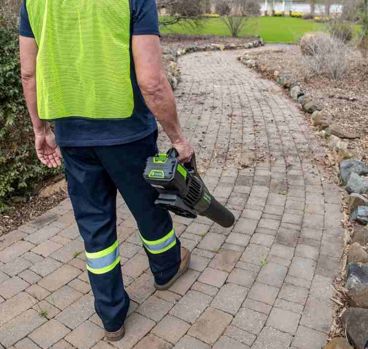 מפוח עלים 80V PRO (חדש) + 2 סוללות 2.0Ah + מטען מהיר greenworks מפוח עלים 80V PRO (חדש) + 2 סוללות 2.0Ah + מטען מהיר greenworks